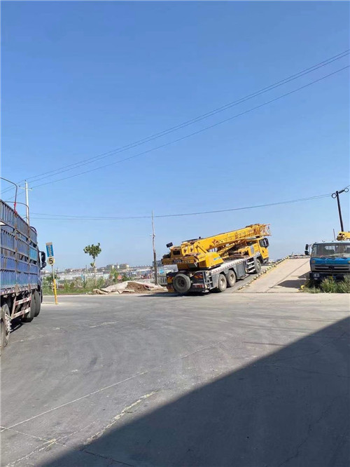 加查县25吨吊车的租赁价格大概是多少？