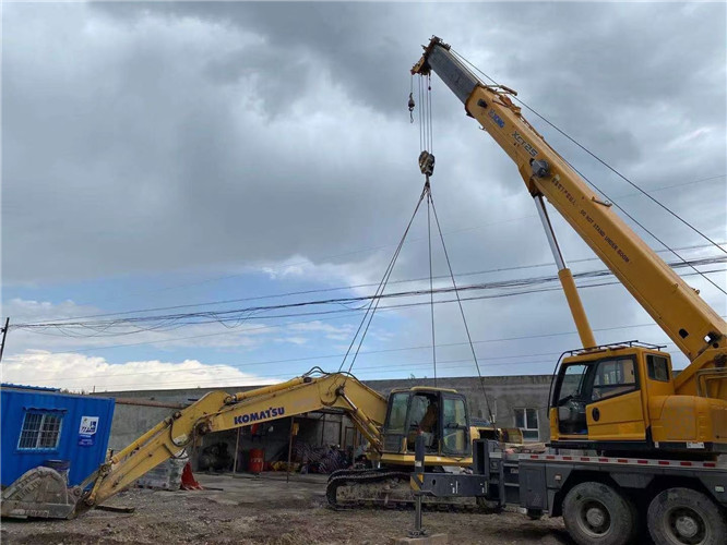 加查县25吨吊车的工作半径是多少？