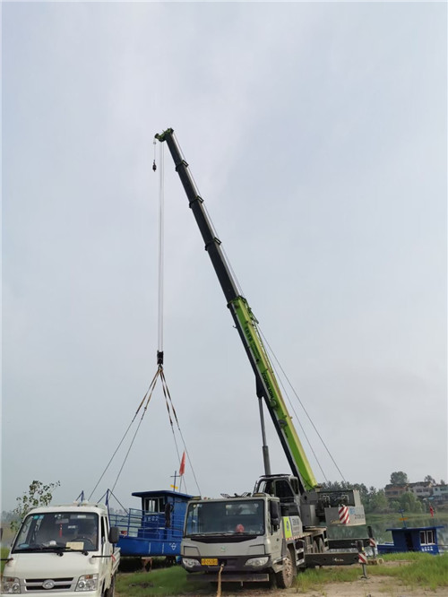 加查县桥梁建设吊装案例