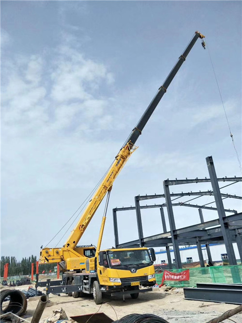 加查县超高层建筑钢结构吊装案例