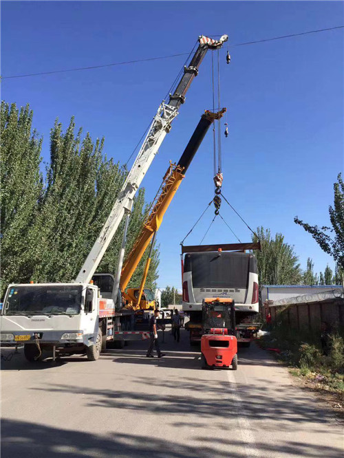 加查县港口集装箱搬运案例